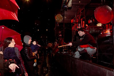 La carrosa de la Fàbrica del carbó, a la Cavalcada dels Reixos a Lleida..