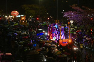 La Cavalcada dels Reis d'Orient de Lleida, sota la pluja..