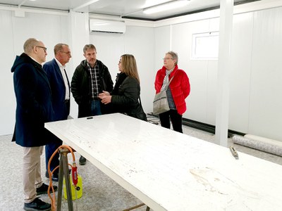 La visita a l'interior del local.