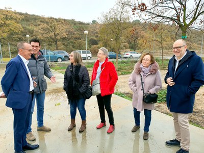 Pueyo, Postius i Rutllant amb representants del veïnat han visitat les obres del nou local.