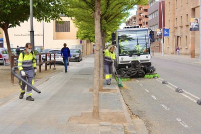 Operaris treballant en la neteja d'aquest sector.