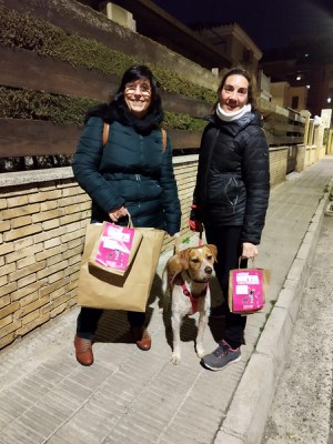 El repartiment dels kits per a propietaris de gossos ja s'ha iniciat al Clot.