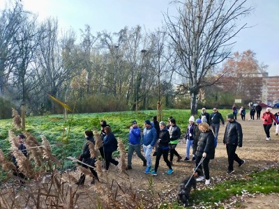 La caminada ha transcorregut per camins del parc de La Mitjana de Lleida.