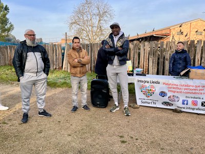 El regidor de Cooperació, Jackson Quiñónez, i el president d'Integra Lleida, Mouad Boukaibat, abans de començar la caminada.
