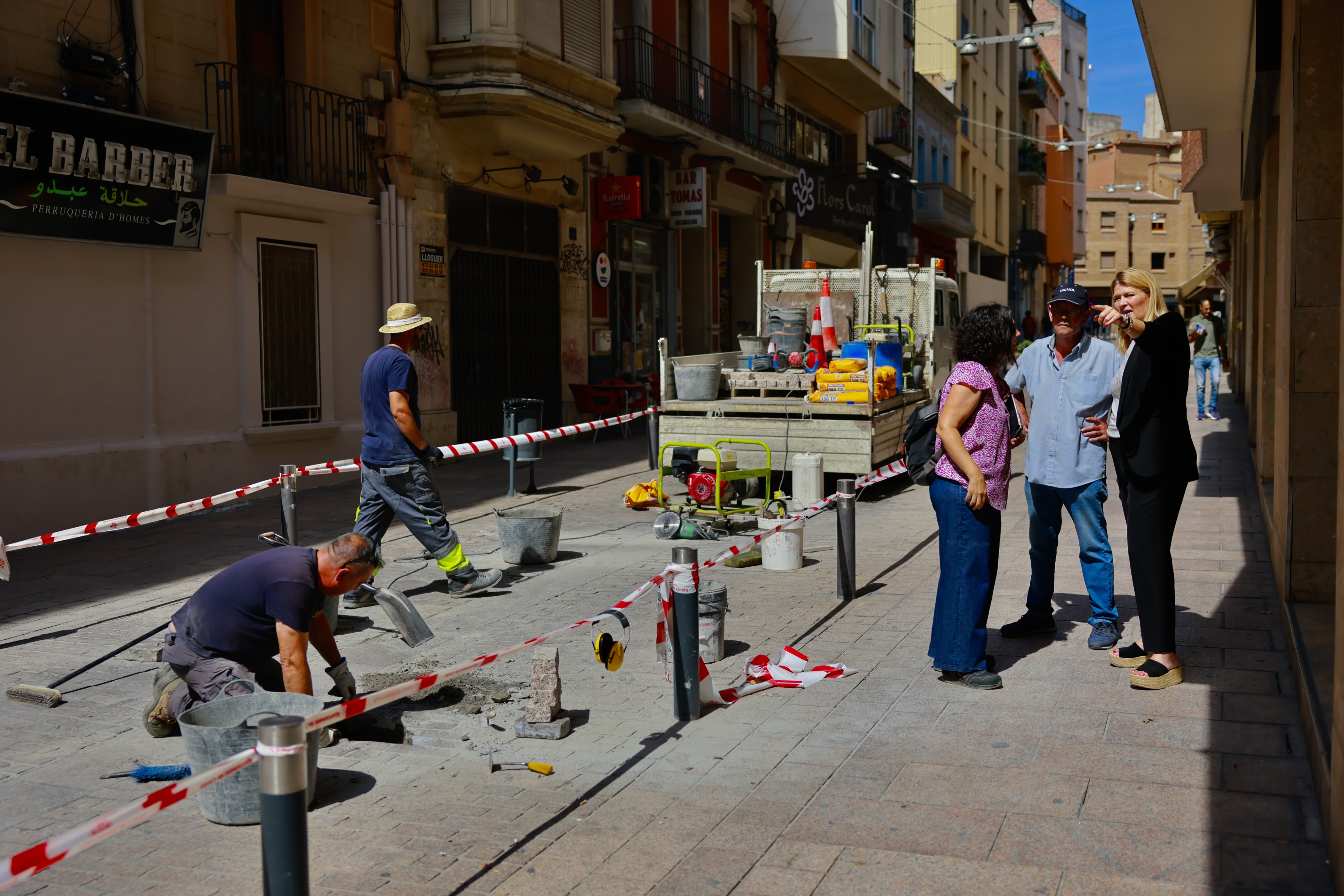 En aquesta actuació s’utilitza un morter d’enduriment ràpid, la qual cosa permet que cada dia es pugui reobrir al trànsit rodat a partir de les 14.00 hores