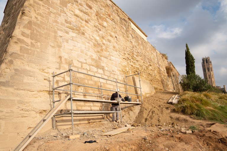 Obres al Baluard de la Llengua de Serp del Turó de la Seu Vella