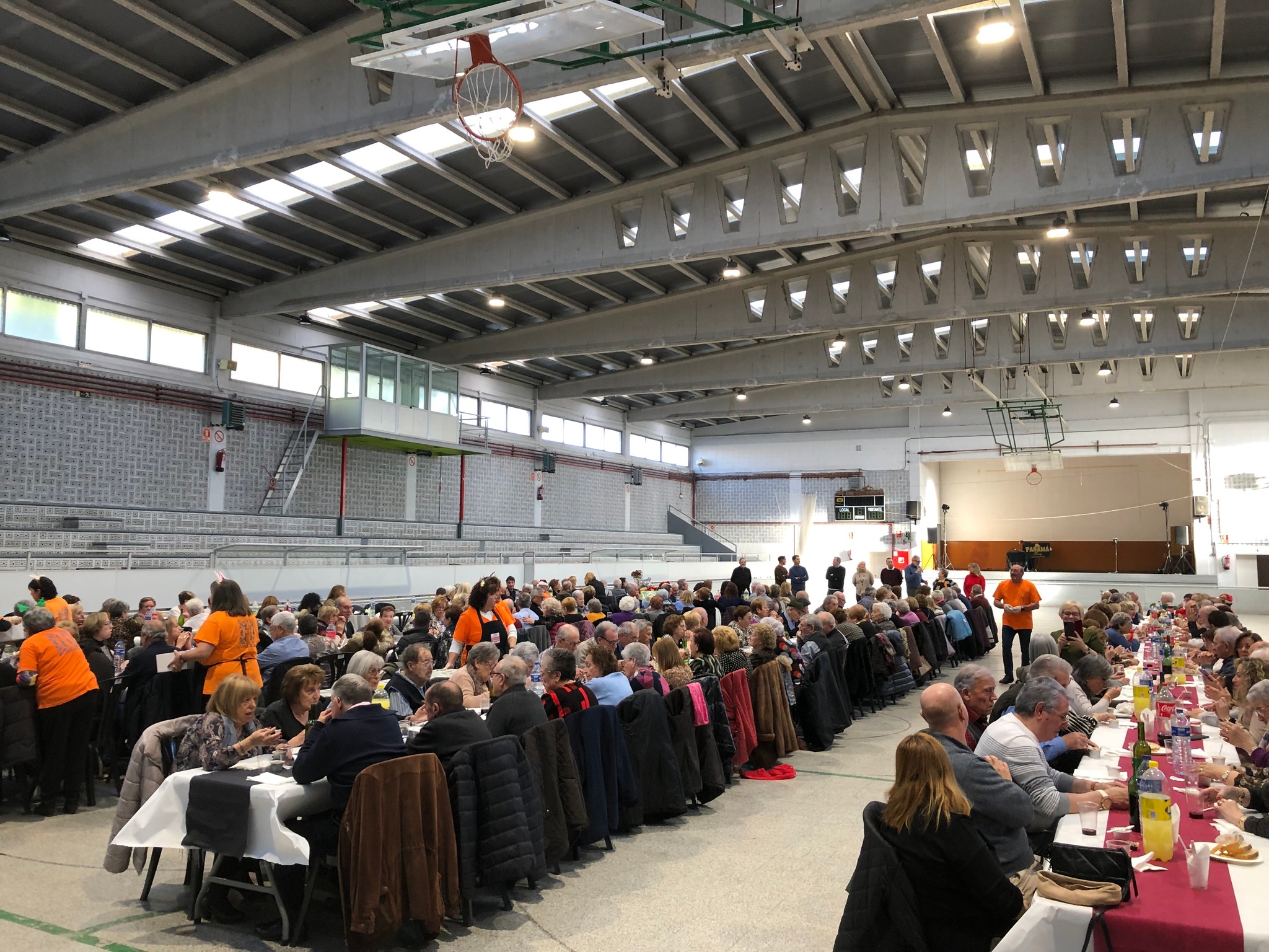 Dinar de Nadal multitudinari al barri de La Bordeta