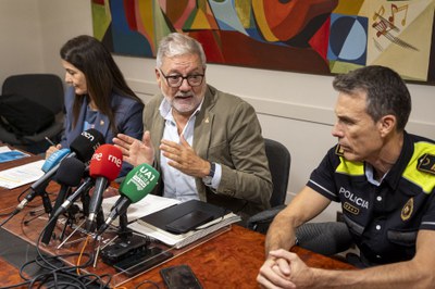 L'alcalde ha explicat el funcionament de la nova unitat.