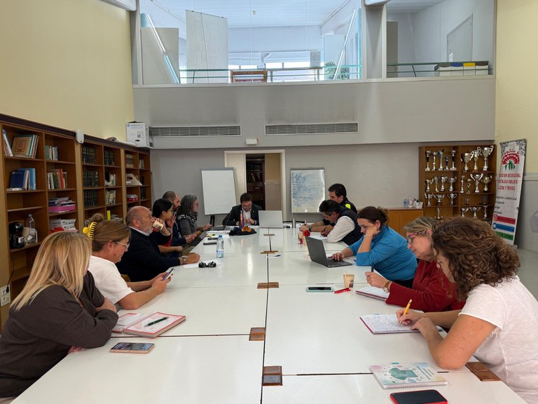 El regidor de Participació, Roberto Pino, ha presidit la sessió constitutiva d'avui, que ha tingut lloc al Centre Cívic del barri