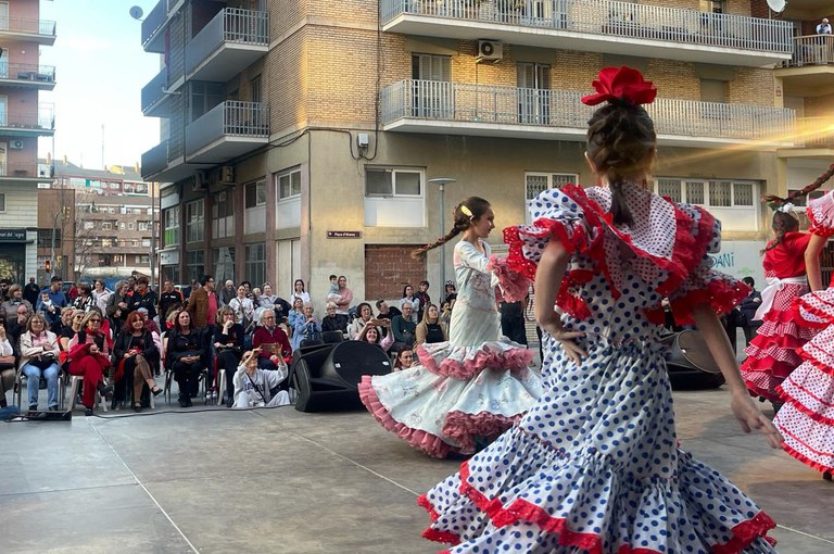 Folklore andalús i exhibició de flamenc a l'escenari del "Fest 07" de la plaça Utxesa.