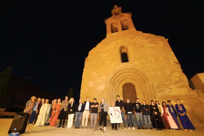 La tinent d'alcalde Carme Valls, acompanyada de diversos regidors i regidores de la Paeria i de representants de diverses entitats, a l'Obert del Cen….