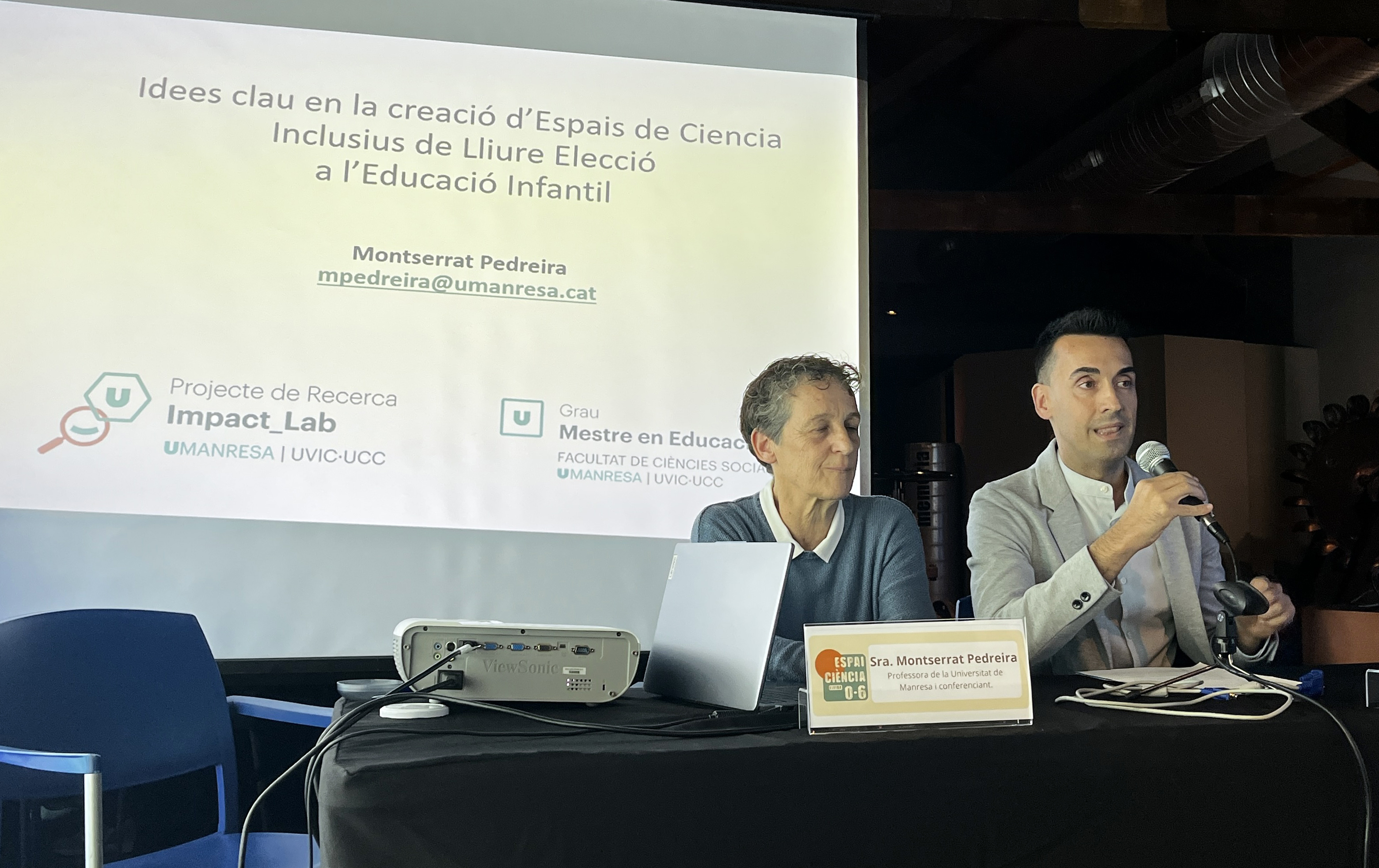 Després de la presentació de l’espai, la ideològica del Lab06 de Manresa, Montserrat Pedreira, ha ofert una xerrada.