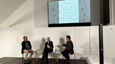 L’acte s’ha tancat amb una conversa amb la vídua de Rossell, Cristina Girogi; el conservador del MNAC, Àlex Mitrani, i el director del MORERA, Jesús ….