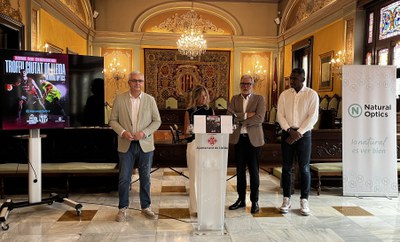 Natural Optics és l'empresa patrocinadora del Trofeu Ciutat de Lleida de bàsquet..