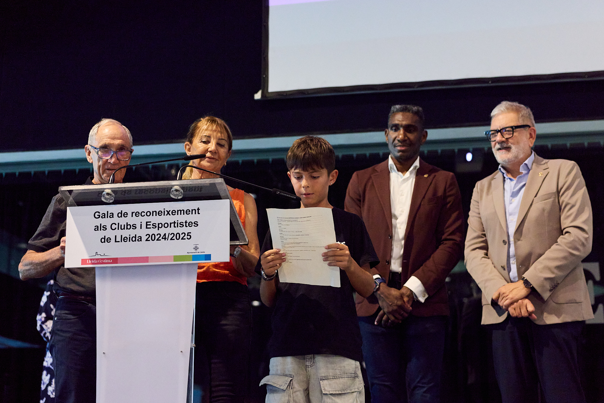 En representació dels i les esportistes guardonats, han intervingut Erik Caballero, campió d’Espanya benjamí de pàdel, i Josep Farré i Regina Hernández, campions d’Espanya de natació en categoria de +75.