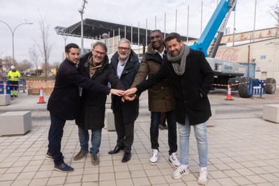 Visita als treballs per renovar la ill·luminació del Camp d'Esports..