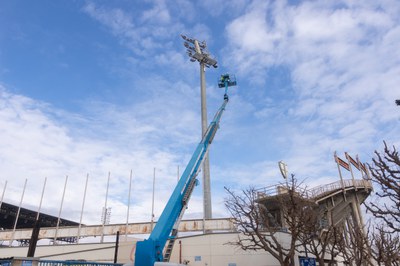 L’empresa concessionària del contracte de manteniment de l’enllumenat de la ciutat està treballant en la renovació de la Il·luminaciód el Camp d'Espo….