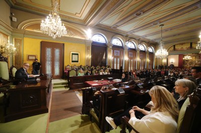 La sessió extraordinària ha tingut lloc avui al migdia.