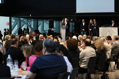 L'alcalde, Fèlix Larrosa, durant la seva intervenció als Premis Horta de Lleida 2025.