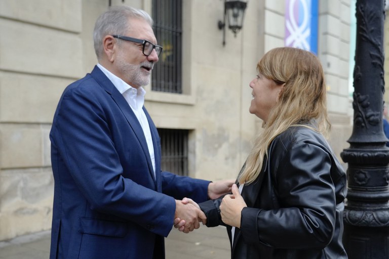 El paer en cap, Fèlix Larrosa, ha rebut la consellera Natàlia Garriga a la Paeria.