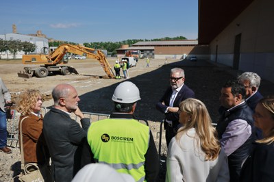 L'alcalde i la resta de patrons han visitat avui les obres de la fonamentació del nou pavelló.