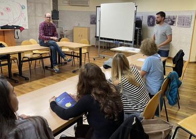 El tinent d'alcalde Carlos Enjuanes va saludar els i les participants el primer dia de la formació i els va agrair la seva implicació amb el voluntar….