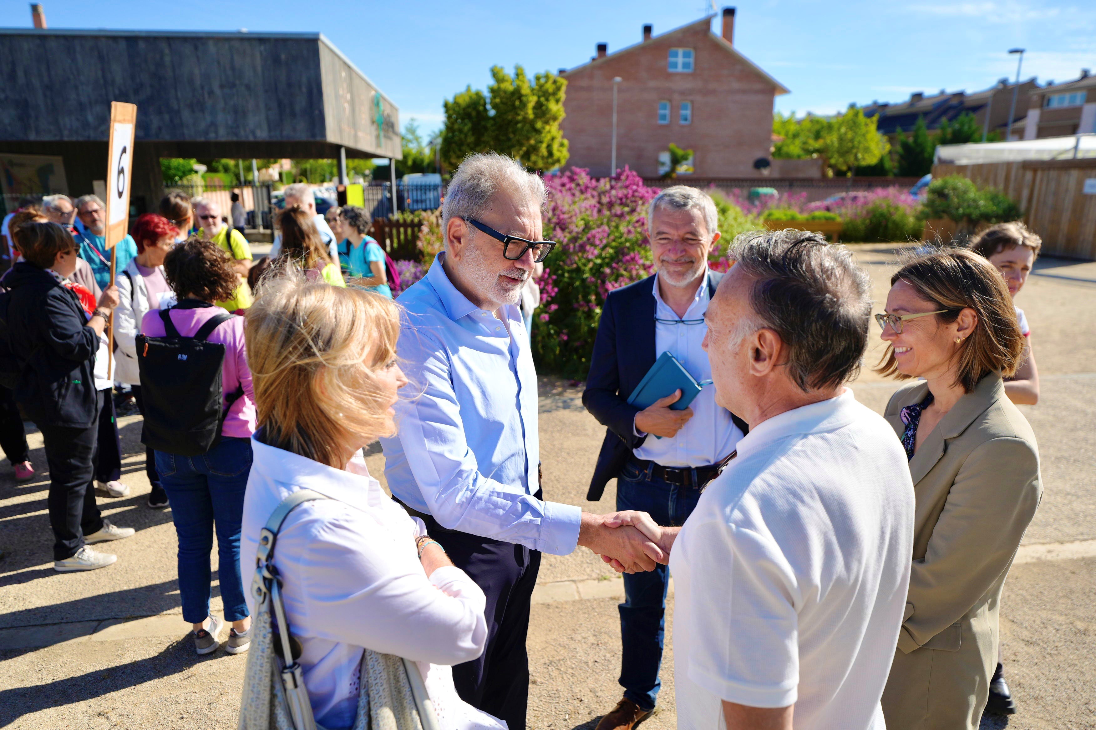 El paer en cap, Fèlix Larrosa, ha participat en l'acte de cloenda dels grups de gimnàstica i taitxí a l'Arborètum.