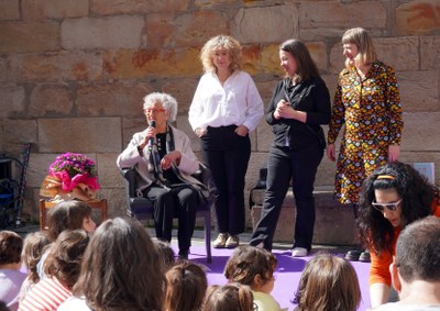 La regidora Pilar Bosch ha assistit a l'obertura del Lletra Petita amb la lectura del manifest 2024..