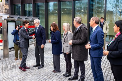 L'alcalde, Fèlix Larrosa, saluda al president de la Generalitat, Salvador Illa.