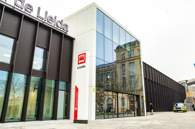 Façana de la nova estació d'autobusos.