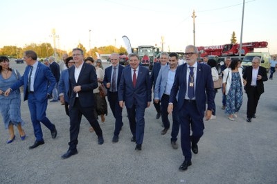 La comitiva ha fet la tradicional passejada per la fira.