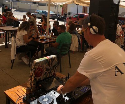 Un dels vermuts que s'ha celebrat aquest migdia, dins de l'Obert..