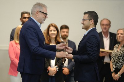 Ivan Fernàndez ha rebut la vara de mans del paer en cap, Fèlix Larrosa.