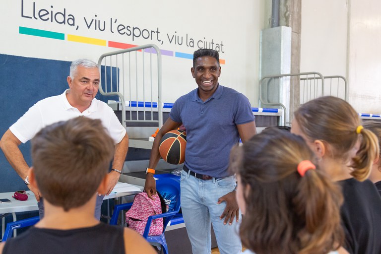 Al Campus d’Estiu del Força Lleida s’hi realitzen entrenaments fonamentals de bàsquet adaptat al nivell dels jugadors i jugadores, jocs i concursos, competició 3×3 i activitats complementàries com jocs de natura, canoa i piscina