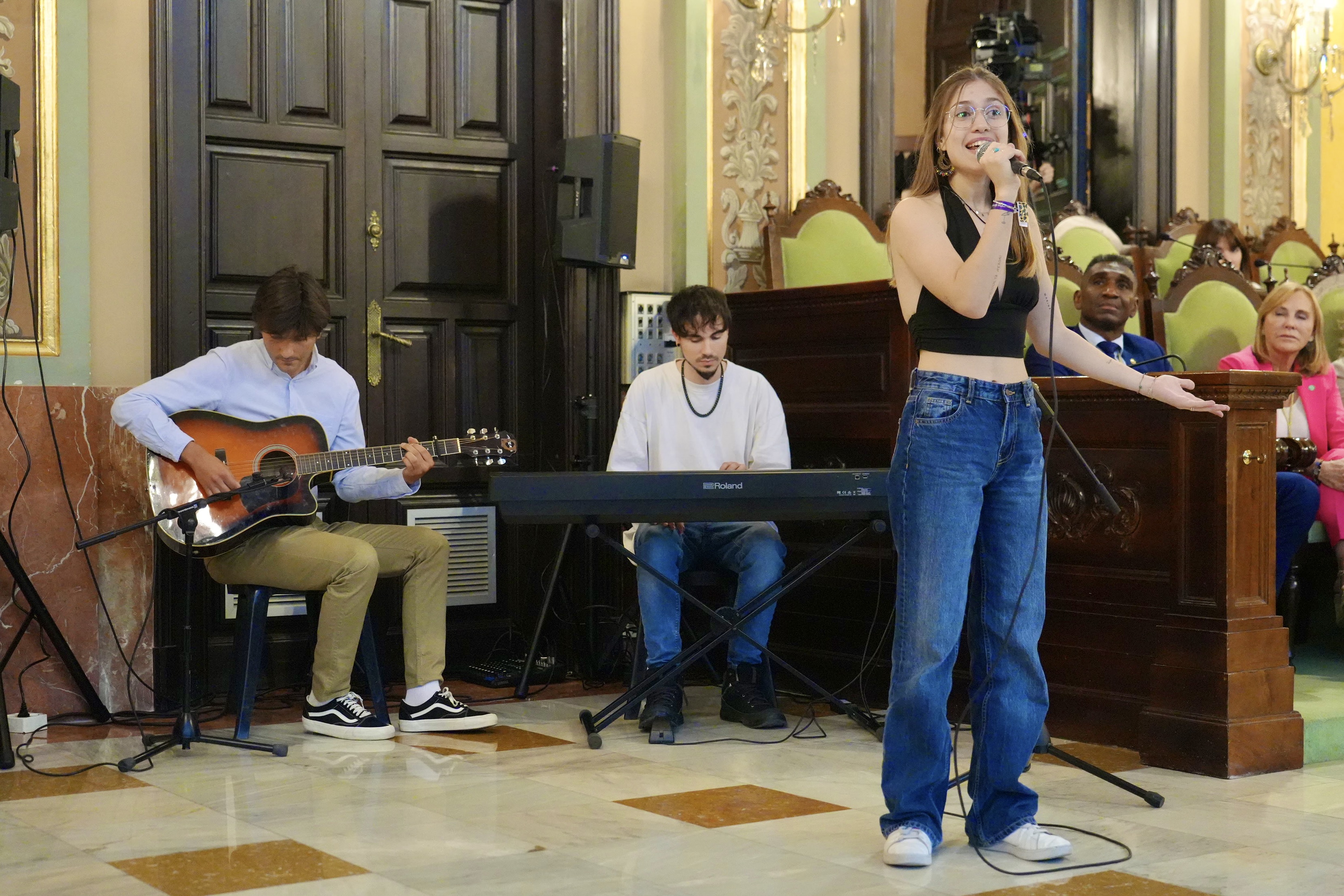 La Lucía Fernández, veu de la cançó "El millor moment", de la Festa Major de Lleida.