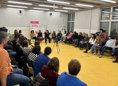 La Descomunal ha impulsat la jornada "Art, Educació i Inclusió" que ha tractat l'art com a eina de transformació social i educativa. La iniciativa, organitzada amb el col·lectiu Gestions Creatives i el Centre de Recursos Pedagògics del Segrià, va aplegar una seixantena d'estudiants i docents..