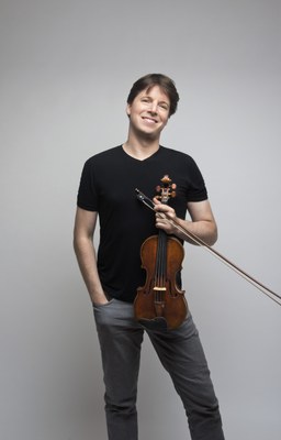 Joshua Bell és un dels artistes més estimats i reconeguts del món. Lleida tindrà la sort de gaudir-lo en la seva doble vessant de violinista i director.