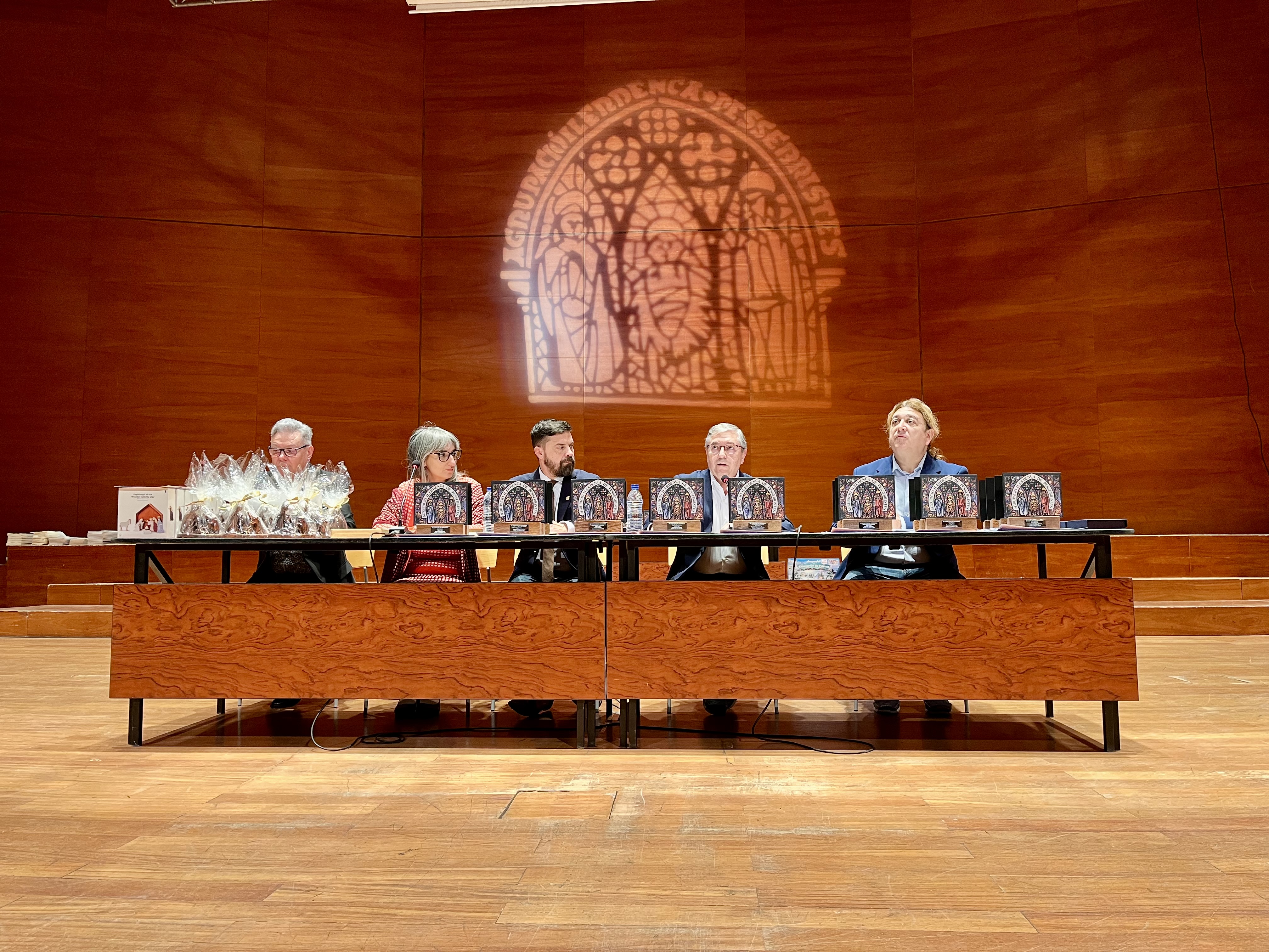 El tinent d'alcalde, Carlos Enjuanes, ha felicitat a tots i totes els guardonats i guardonades i ha donat les gràcies a l’entitat per la seva “feina incansable i dedicació al Cicle de Nadal”