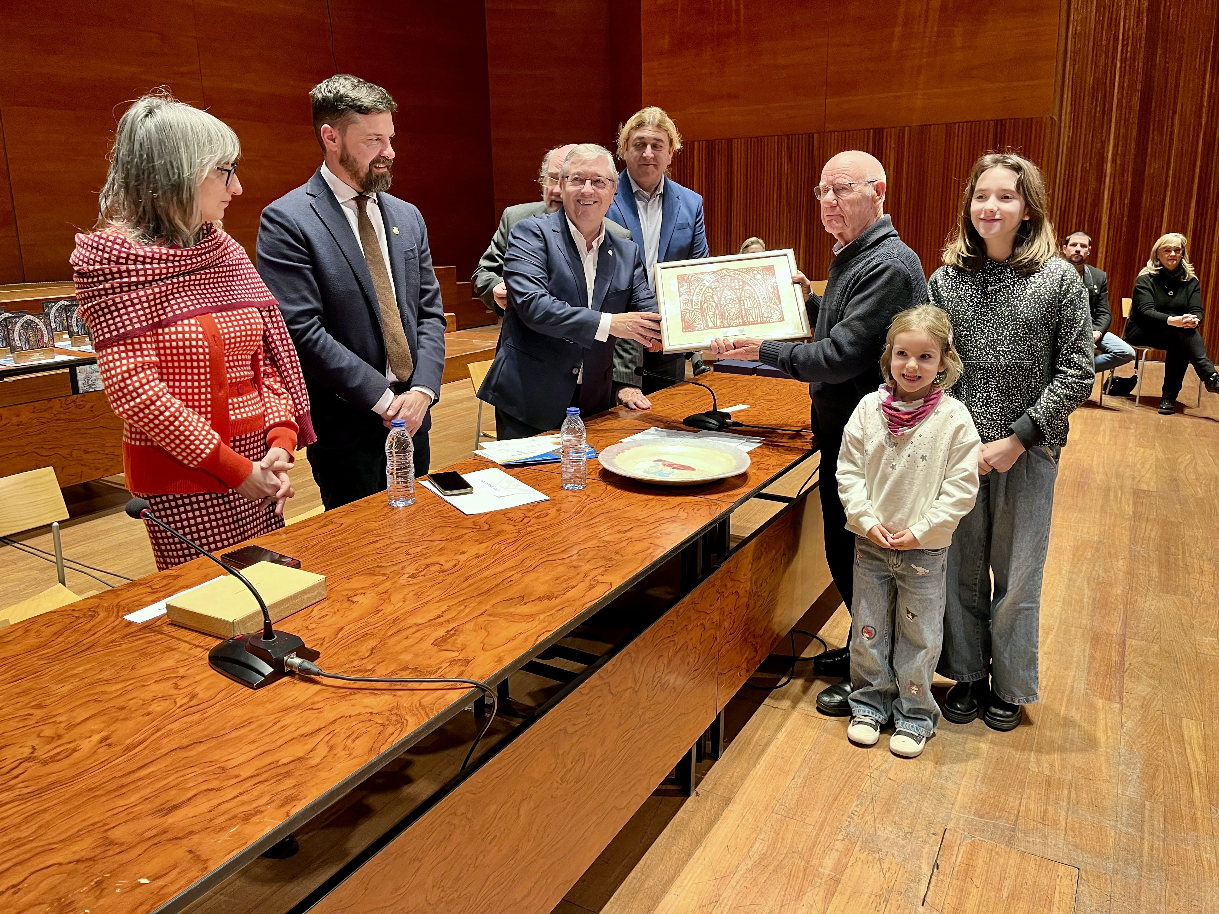 El Premi Absolut del Concurs se l’ha endut Virgilio del Olmo, autor del pessebre instaurat a la Parròquia de Sant Pau de la Mariola i que fa més de 30 anys que elabora