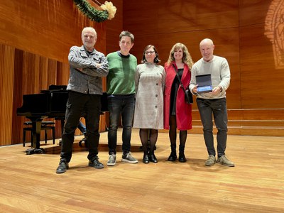 L’Associació l’Hangar ha rebut un reconeixement especial per la recuperació del Pessebre Vivent del barri dels Magraners, celebrat el dia de Nadal i ….