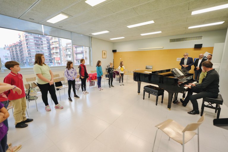 El paer en cap, Fèlix Larrosa, i el regidor Xavi Blanco han visitat el Conservatori i Escola municipal de Música de Lleida.