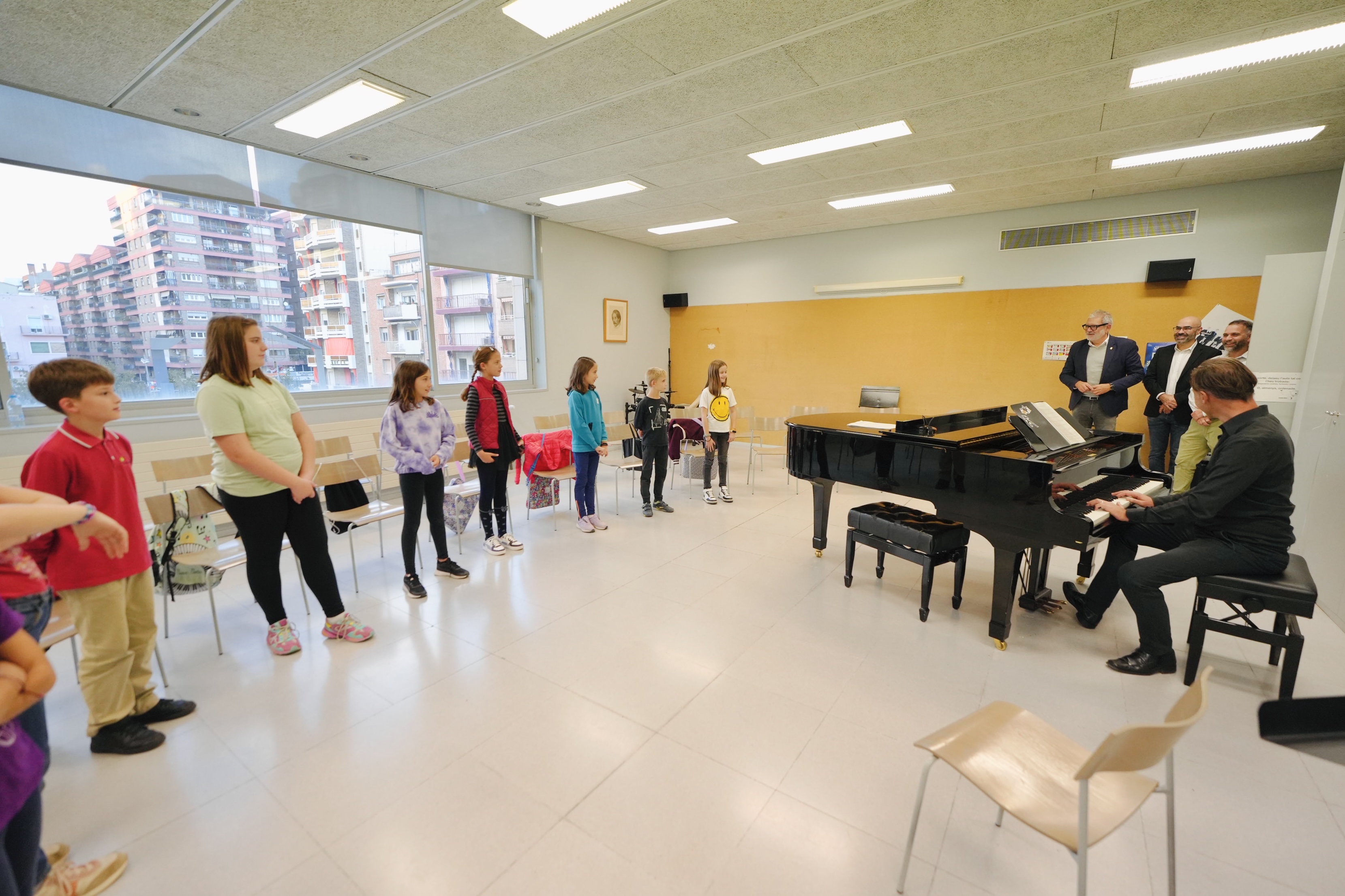 El paer en cap, Fèlix Larrosa, i el regidor Xavi Blanco han visitat el Conservatori i Escola municipal de Música de Lleida.