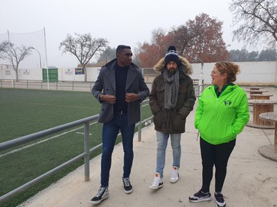 El consistori reposarà íntegrament la gespa artificial de la UE Gardeny l’any 2024 i valora la tasca social del club.