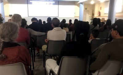 El regidor Xavier Blanco ha assistit a la projecció del vídeo “Referents educatius d’èxit a la Mariola”, en el marc del projecte “Referèxit amb famíl….