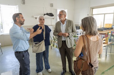 L'alcalde Larrosa ha visitat avui l'actuació, amb el regidor d'Educació, Xavi Blanco, la tinenta d'alcalde Carme Valls, i personal del centre.