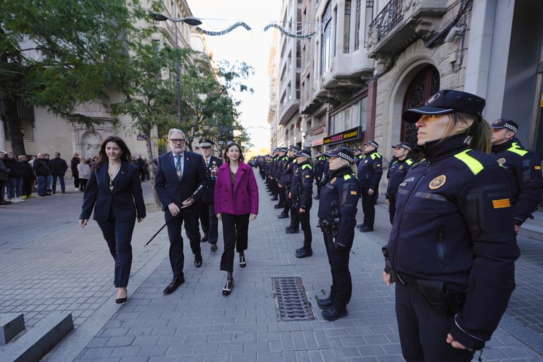 Els actes commemoratius amb motiu de Santa Cecília s’han iniciat a primera hora del matí passant revista als i les agents del cos de la Guàrdia Urbana