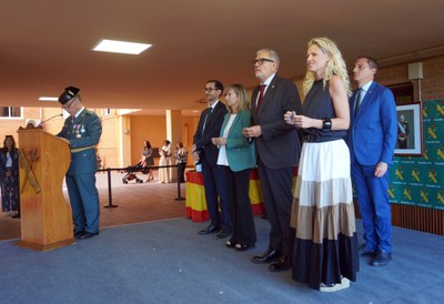 El paer en cap, Fèlix Larrosa, ha participat en el lliurament de les condecoracions als membres del cos pels serveis prestats...