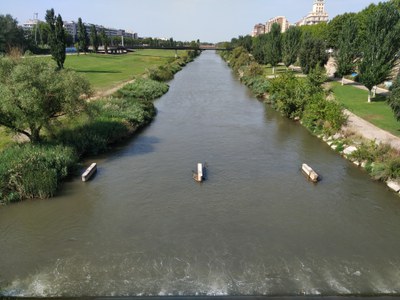 El riu Segre al seu pas per la ciutat de Lleida..