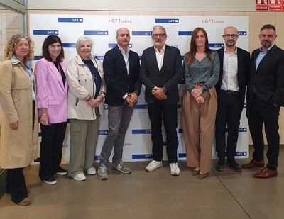 Els representants de l'Ajuntament de Lleida i de GFT, abans de l'acte de reinauguració de les oficines..