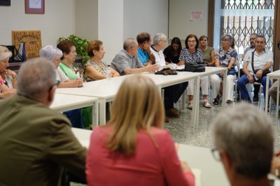 L'alcalde ha recollit les aportacions dels i les assistents.